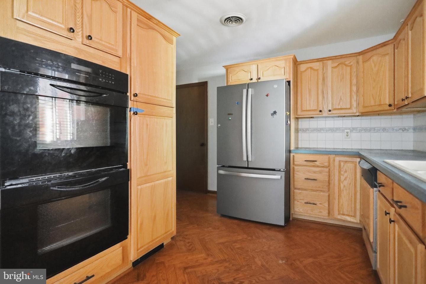 11911 Sycamore Dr Property Photo 9