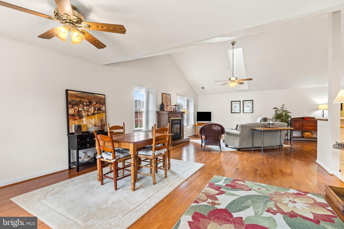 121 Chantilly Ct Property Photo 3