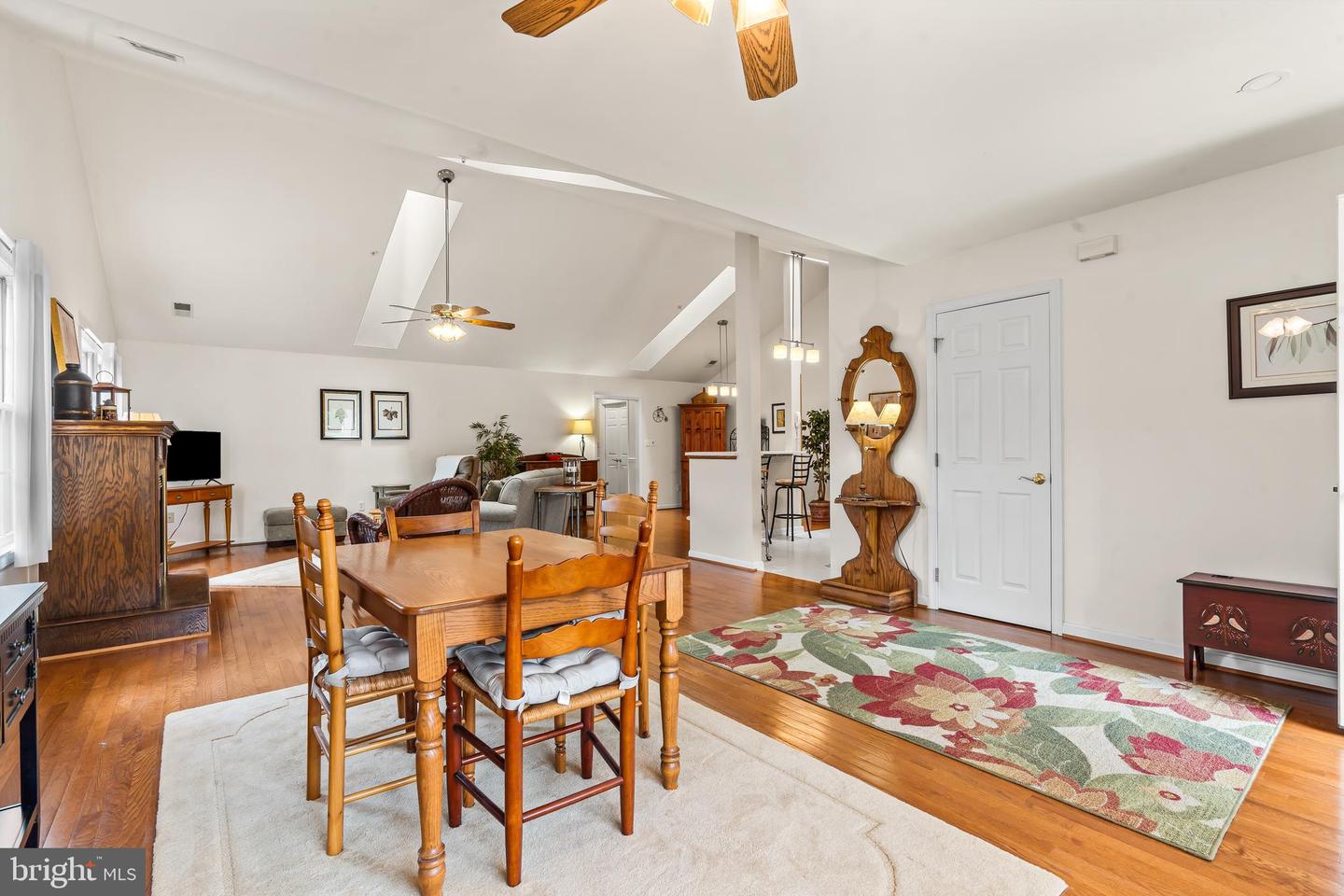121 Chantilly Ct Property Photo 4