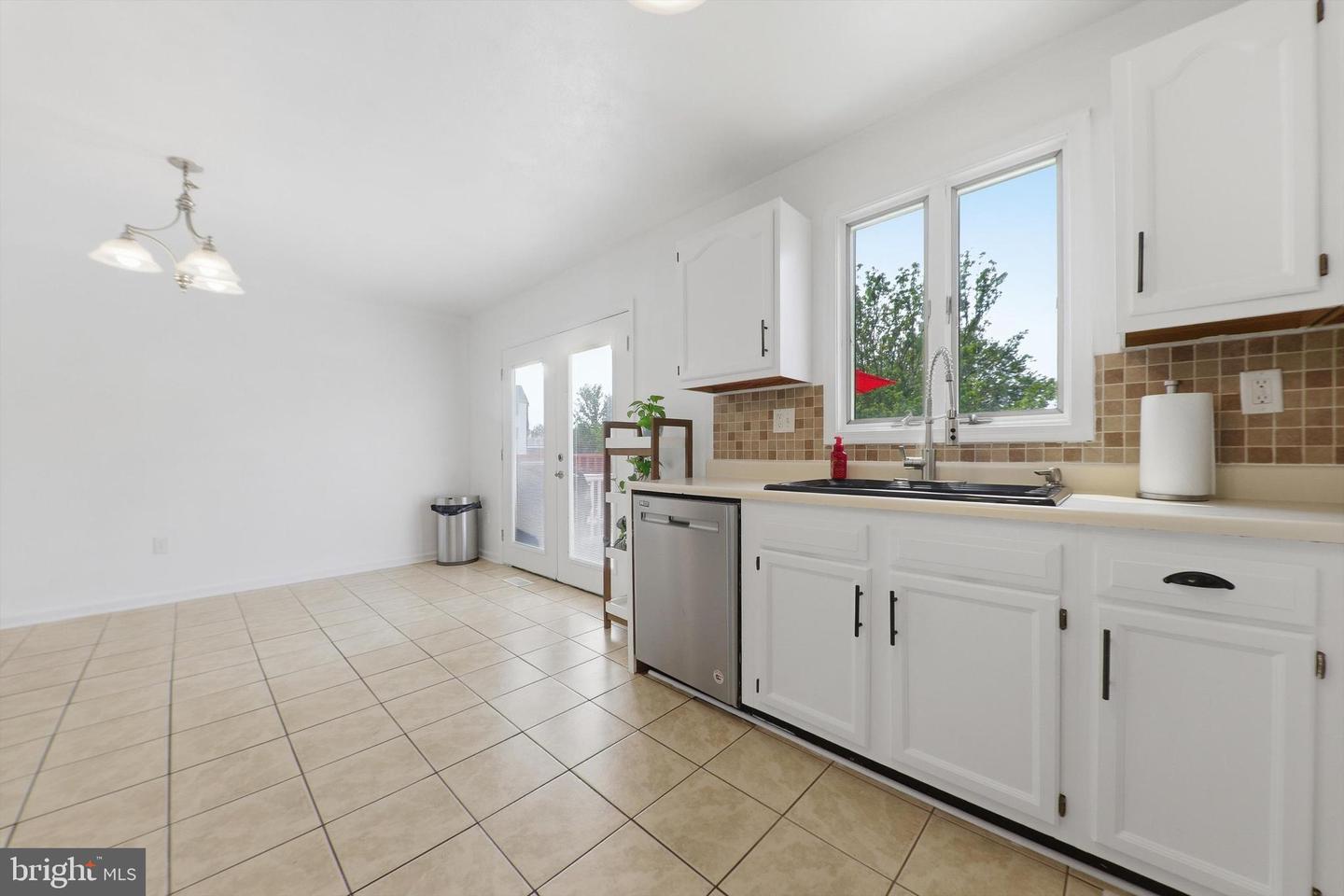 624 Knightsbridge Dr Property Photo 4