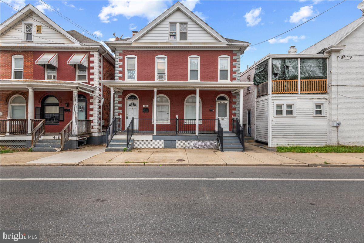 445 N MULBERRY ST Property Photo 1