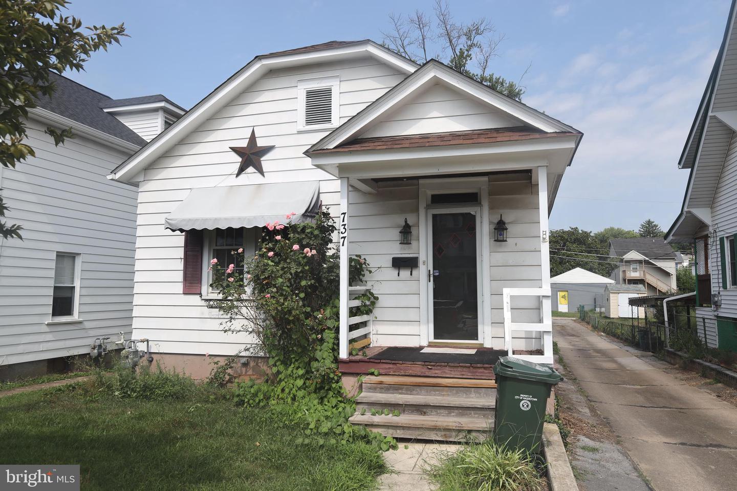 737 MARYLAND AVE Property Photo 1