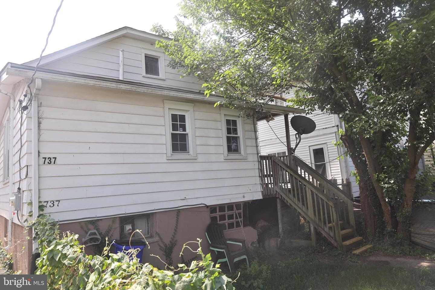 737 Maryland Ave Property Photo 3