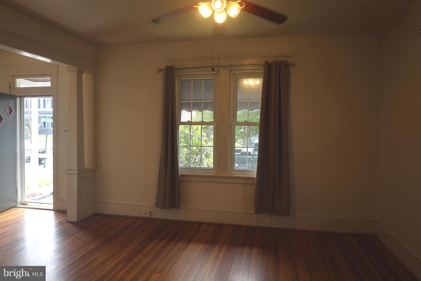 737 Maryland Ave Property Photo 4