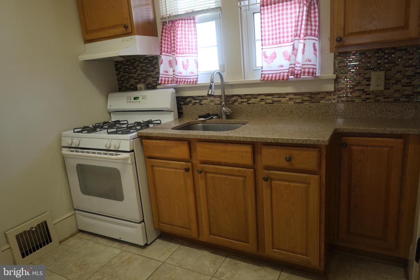 737 Maryland Ave Property Photo 13