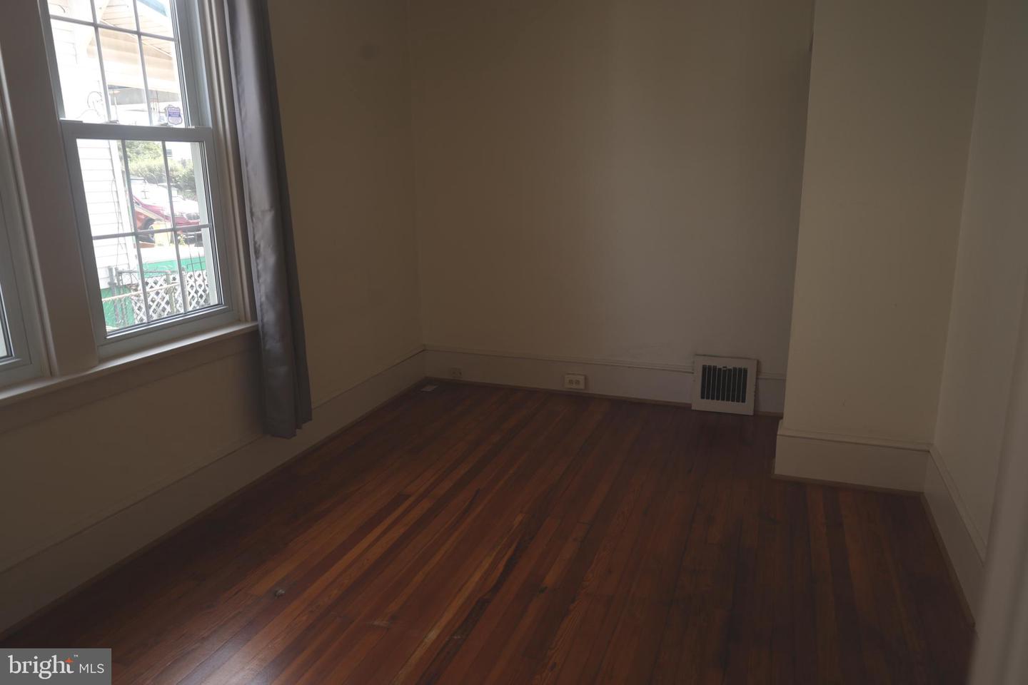 737 Maryland Ave Property Photo 18