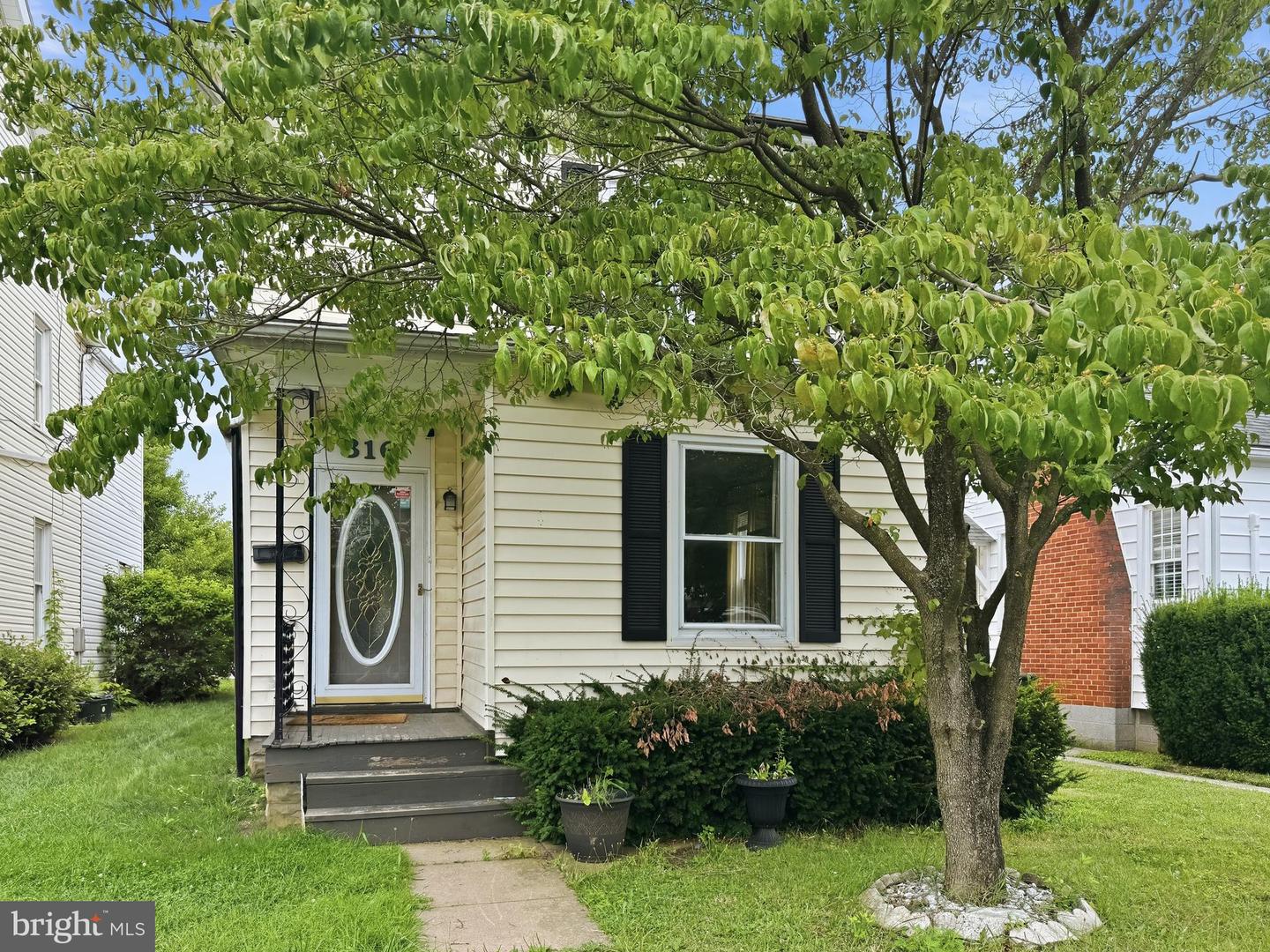 816 MARYLAND AVE Property Photo 1