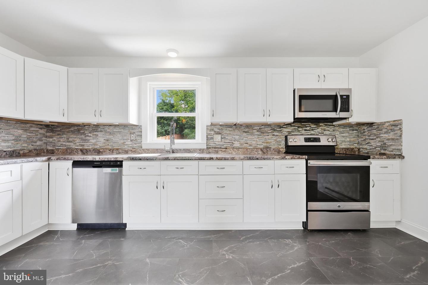 17031 Virginia Ave Property Photo 14