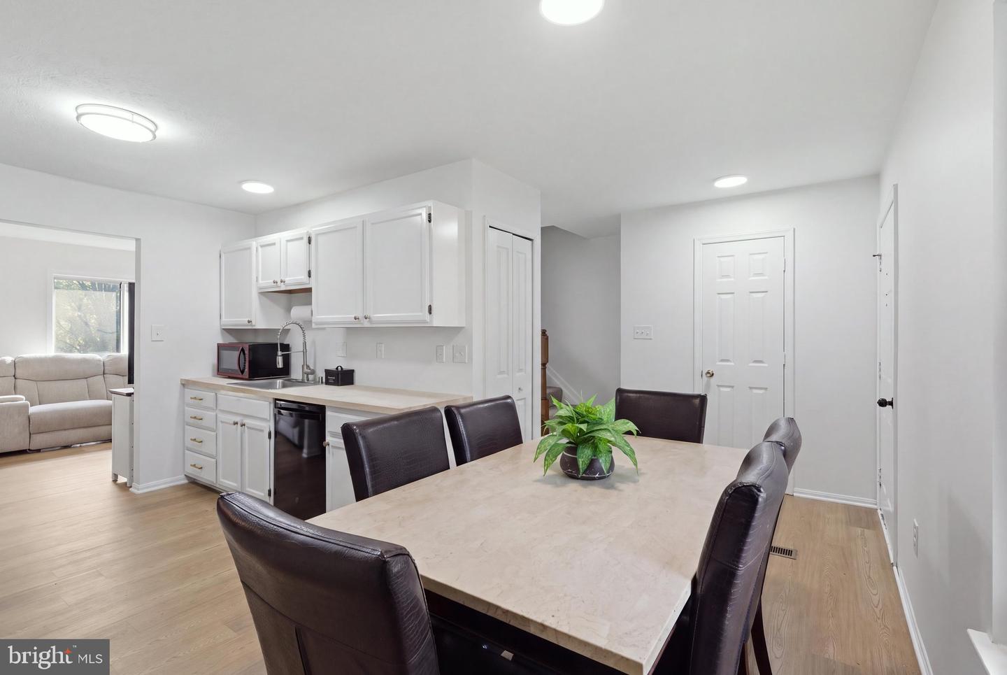 11207 Cristins Cir Property Photo 5