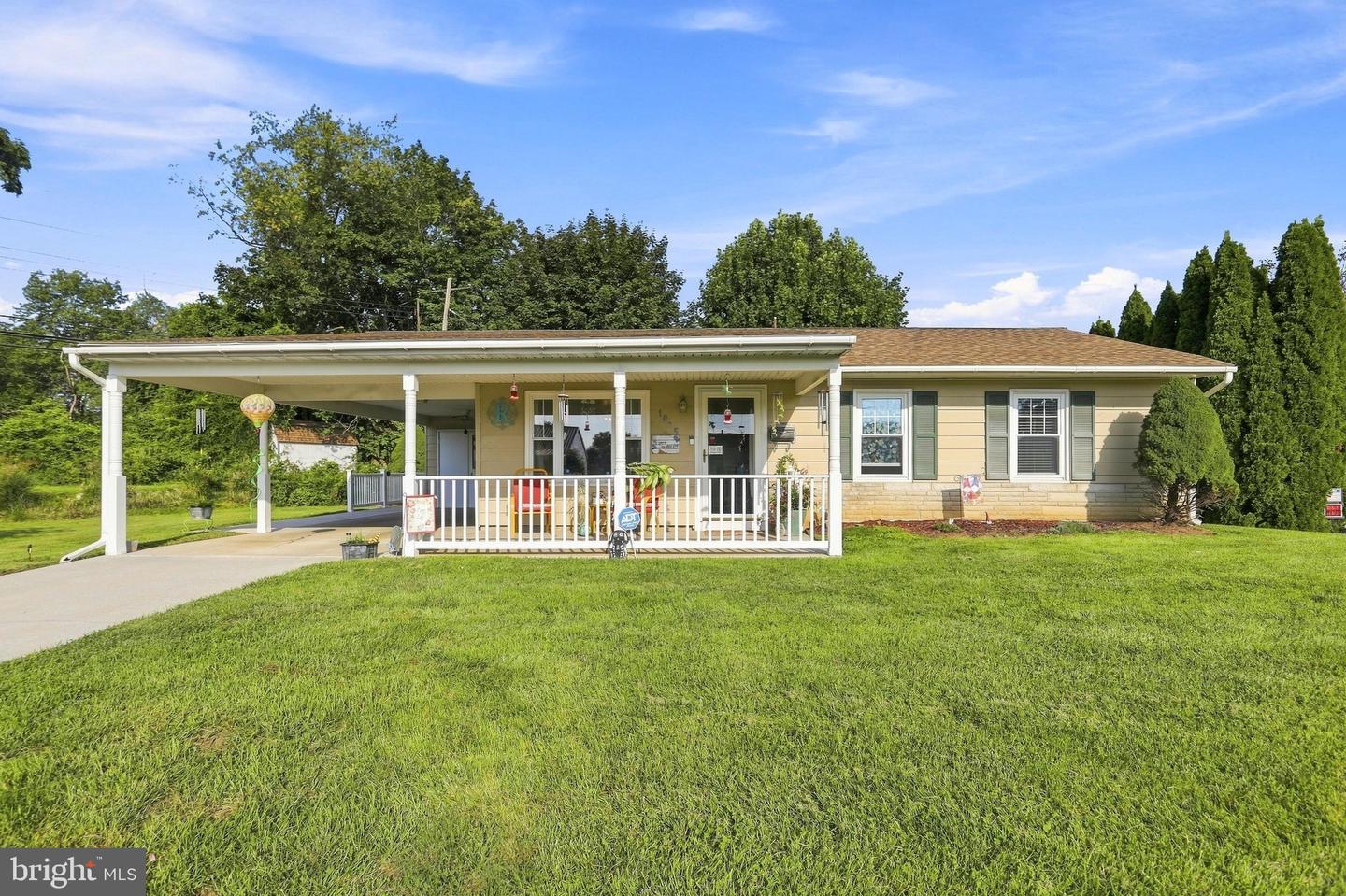 1025 GLENWOOD AVE. Property Photo 1