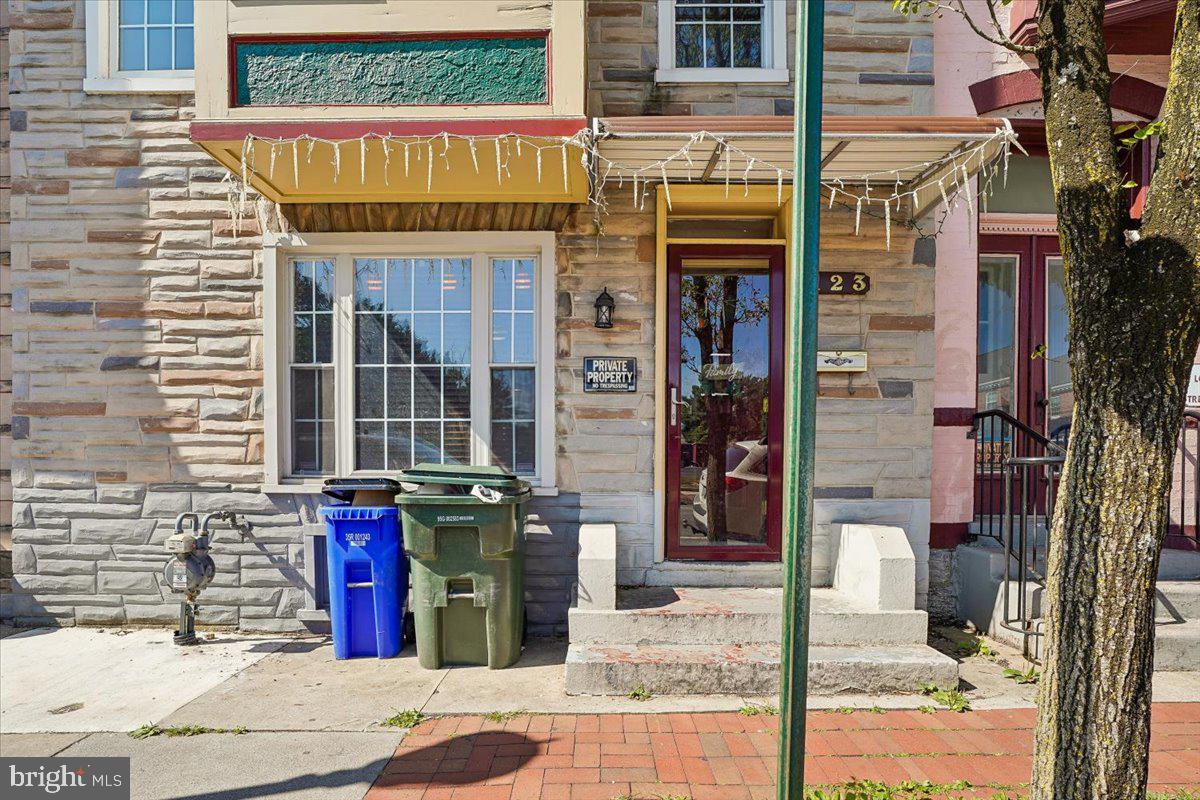 123 E Franklin St Property Photo 2