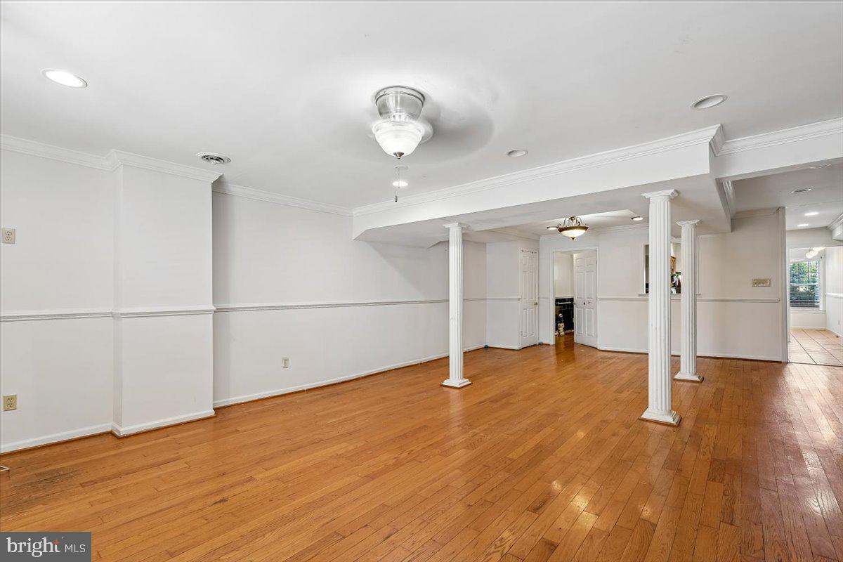 123 E Franklin St Property Photo 5