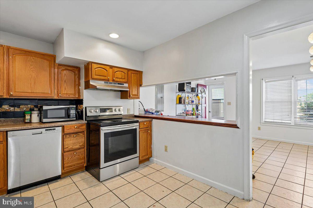 123 E Franklin St Property Photo 7