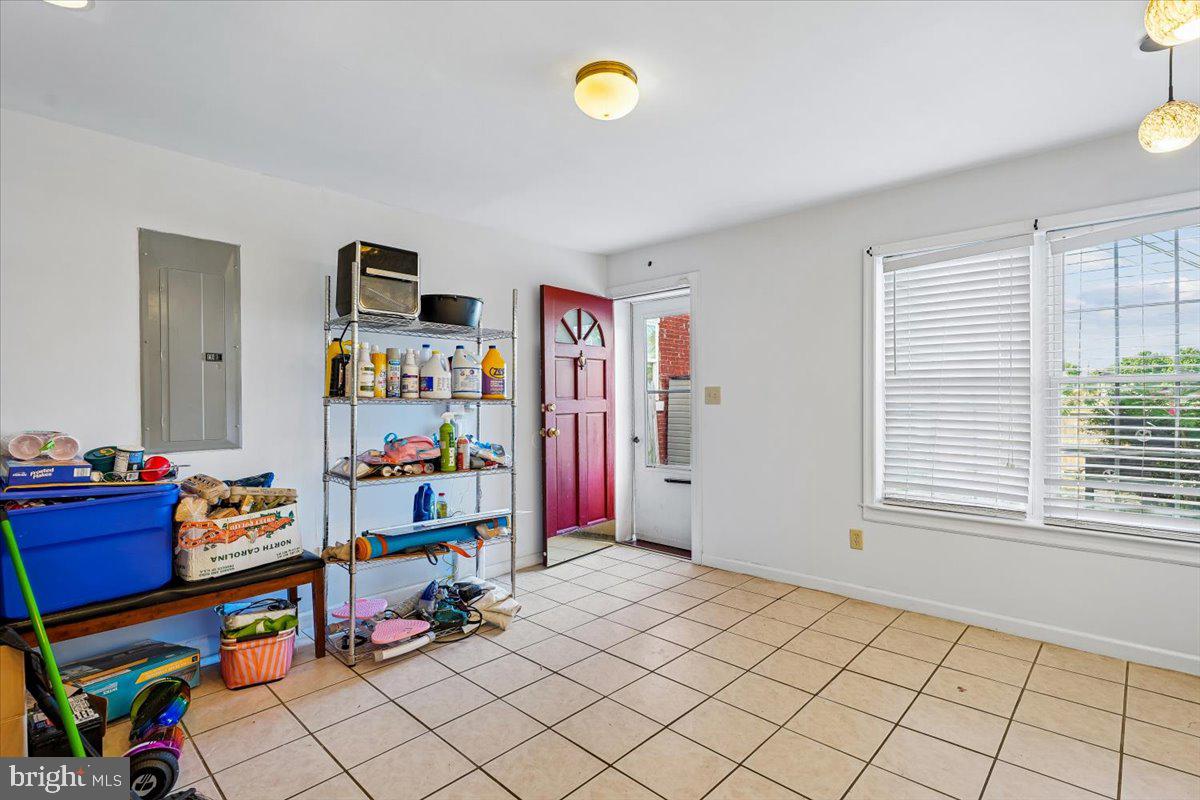 123 E Franklin St Property Photo 9