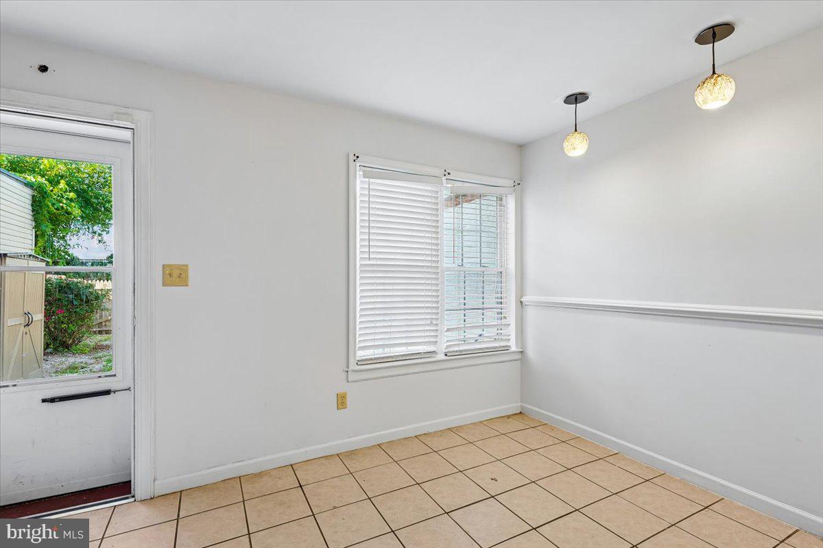 123 E Franklin St Property Photo 10