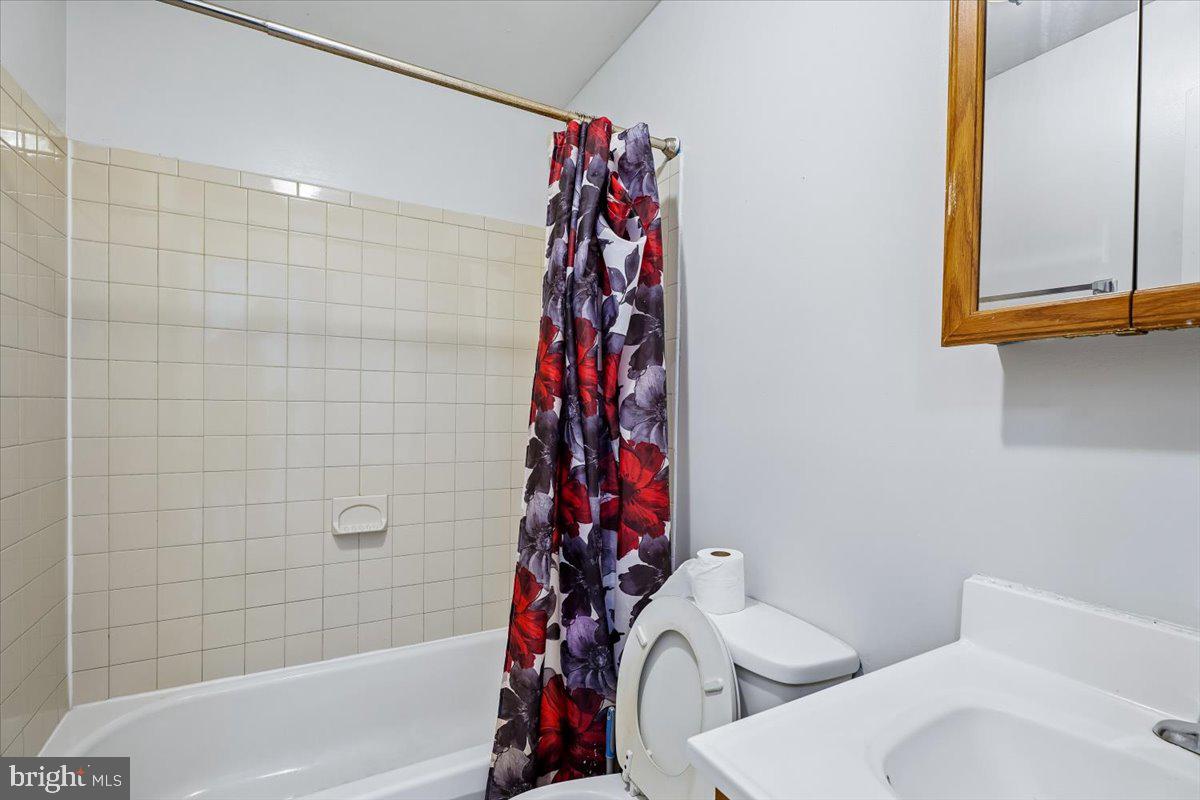 123 E Franklin St Property Photo 18