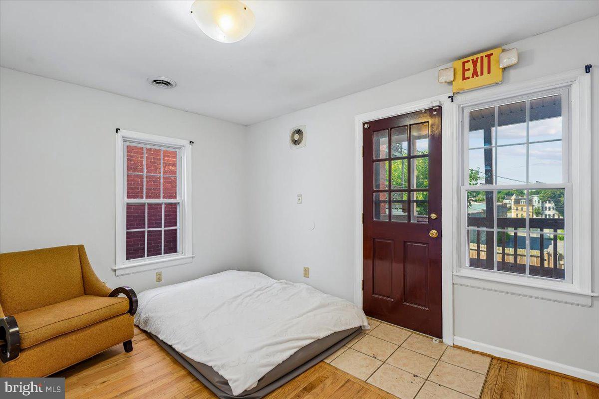 123 E Franklin St Property Photo 19