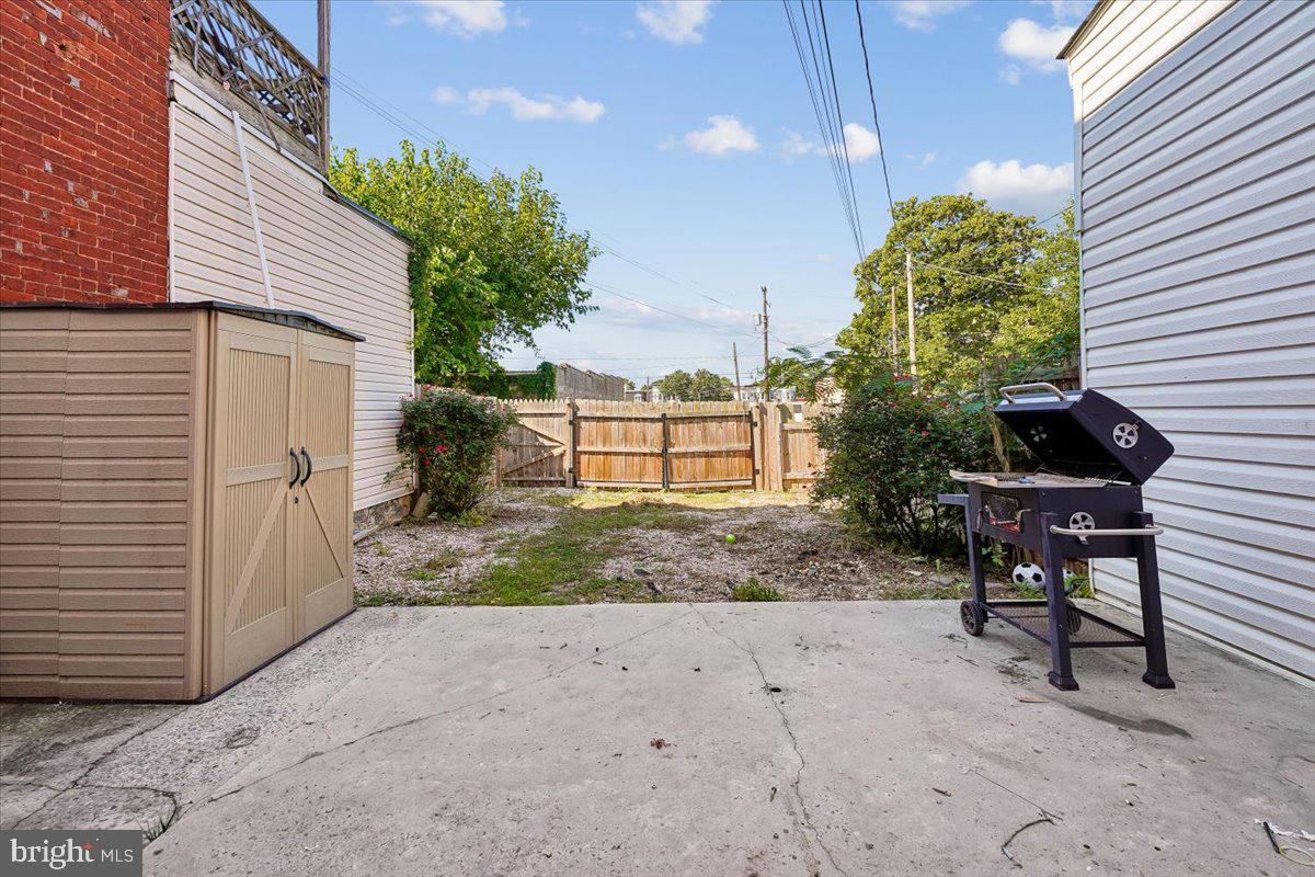 123 E Franklin St Property Photo 28