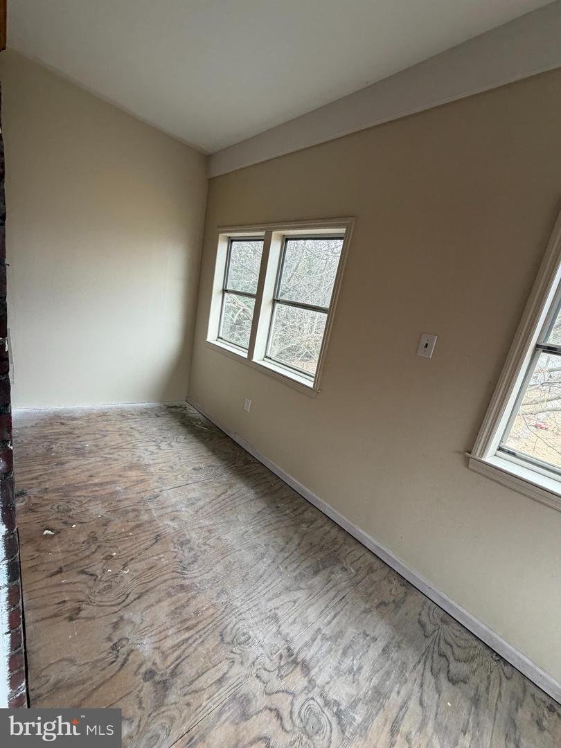 113 Property Photo 16