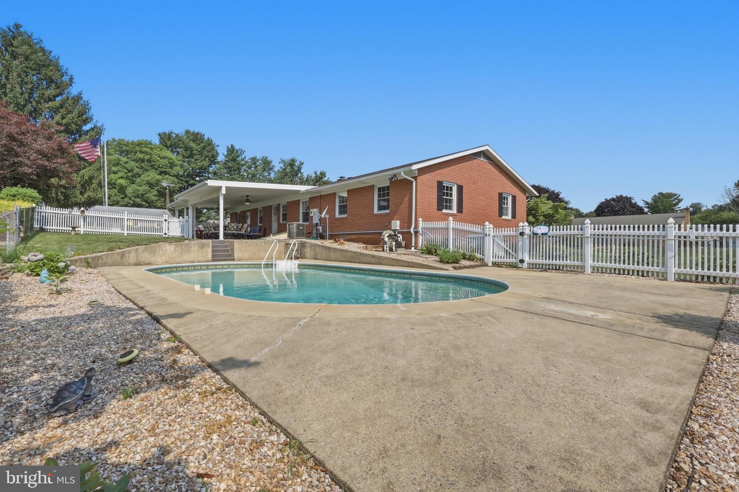 17601 Meadowood Dr Property Photo 37