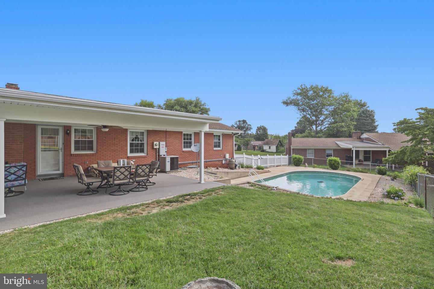 17601 Meadowood Dr Property Photo 40