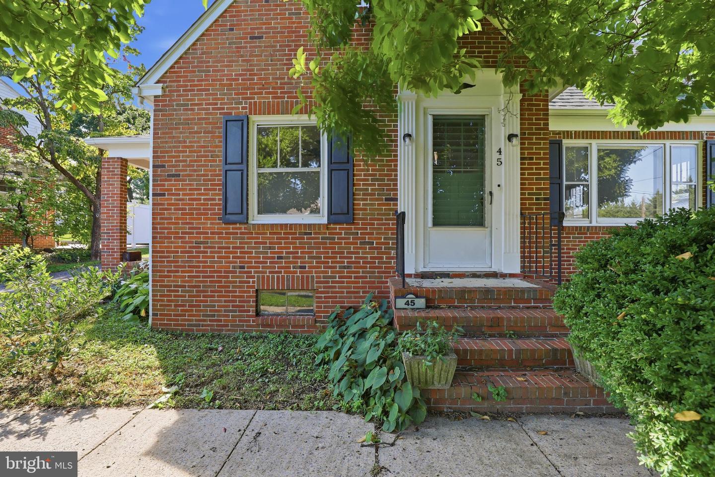 45 W Water St W Property Photo 1