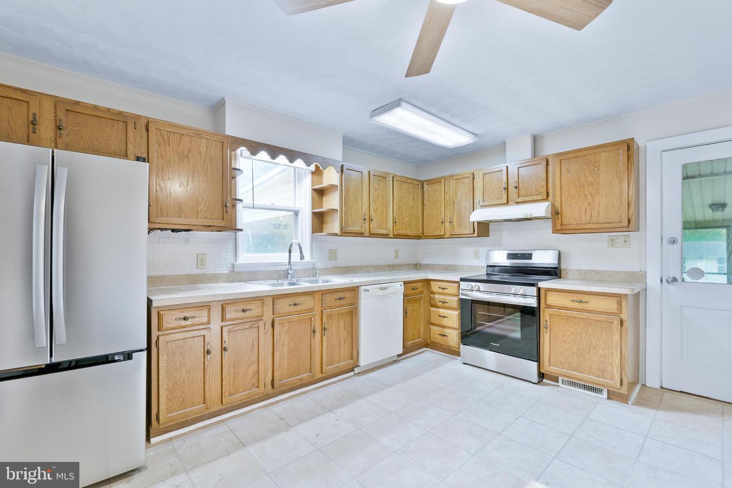 655 Security Rd Property Photo 4