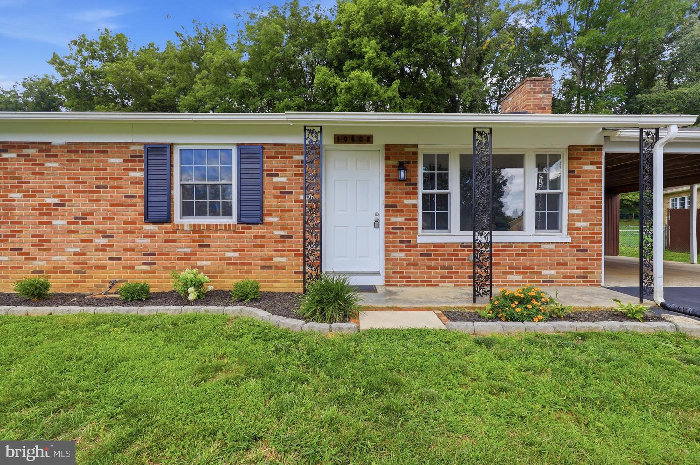 10802 Lincoln Ave Property Photo 3