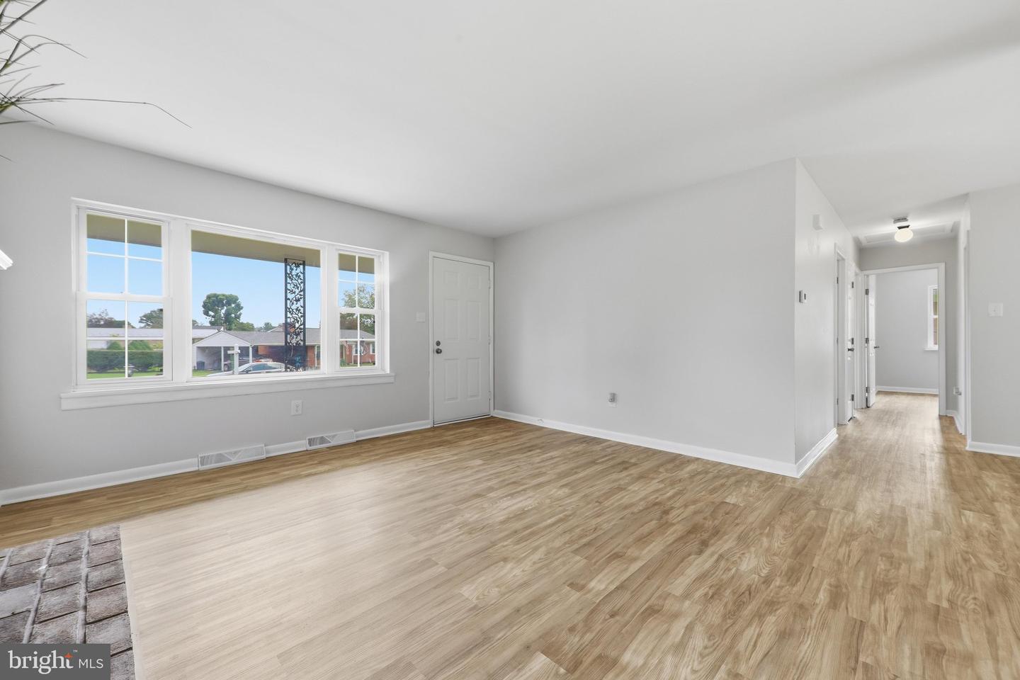 10802 Lincoln Ave Property Photo 5