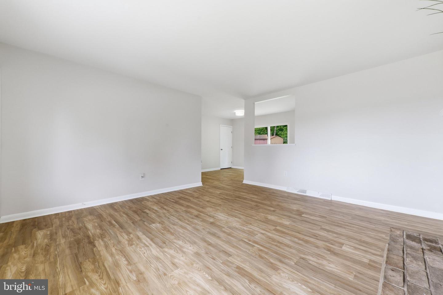 10802 Lincoln Ave Property Photo 6