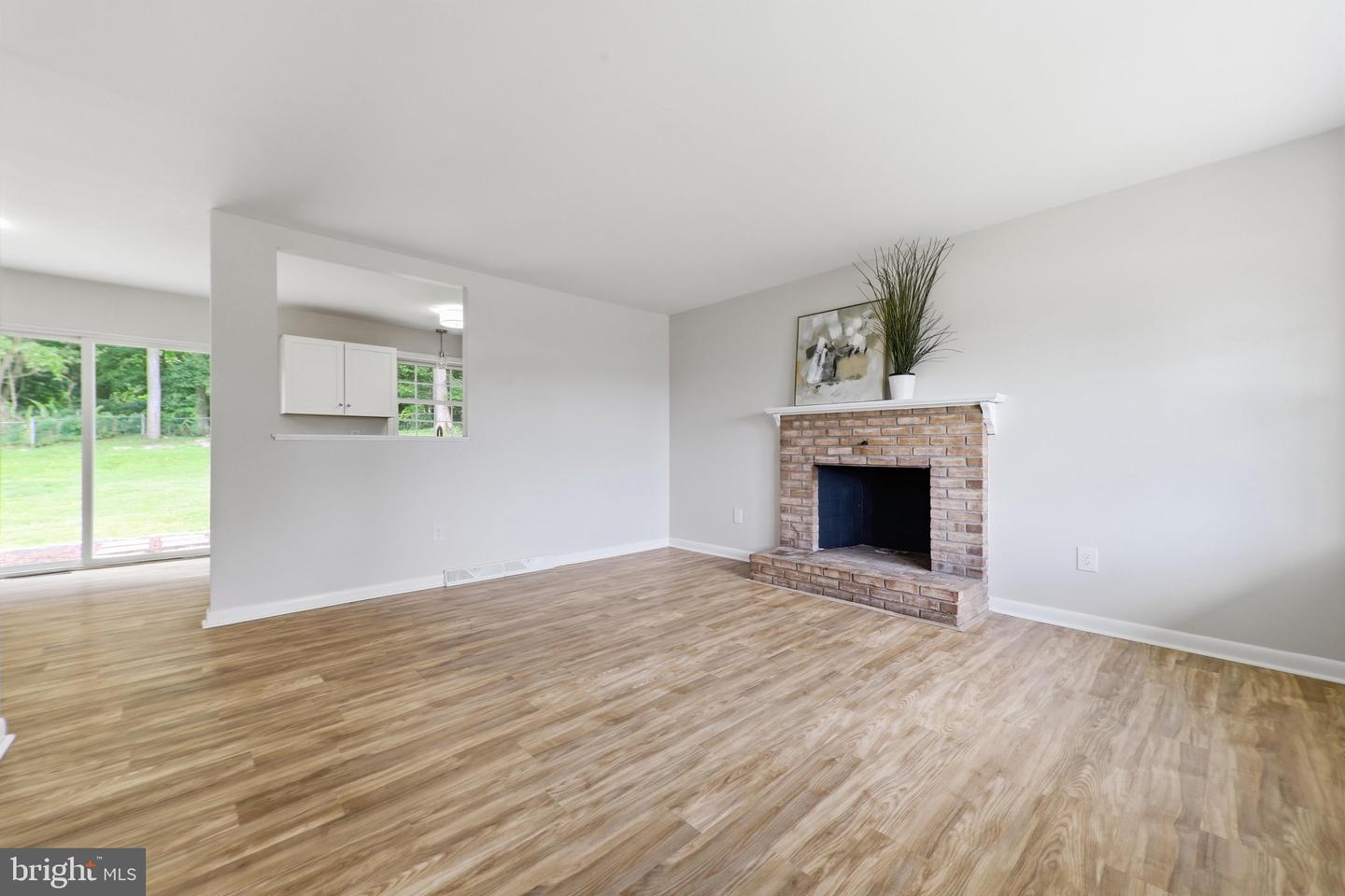 10802 Lincoln Ave Property Photo 7