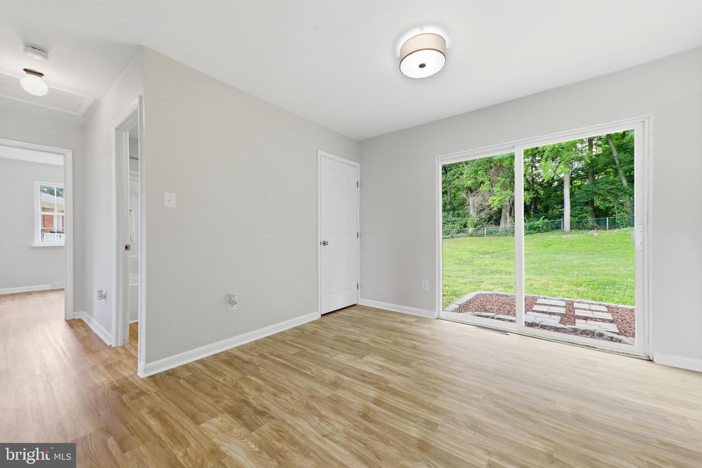 10802 Lincoln Ave Property Photo 8
