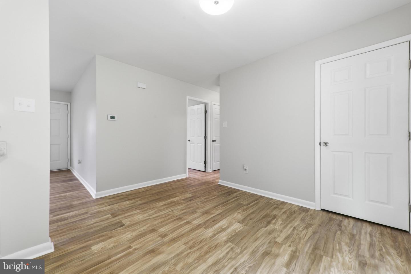 10802 Lincoln Ave Property Photo 11