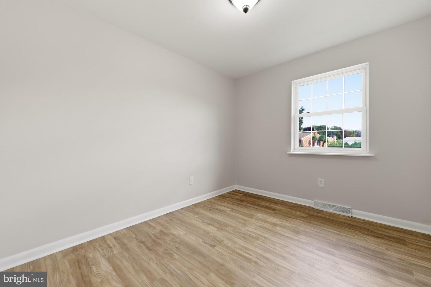 10802 Lincoln Ave Property Photo 16