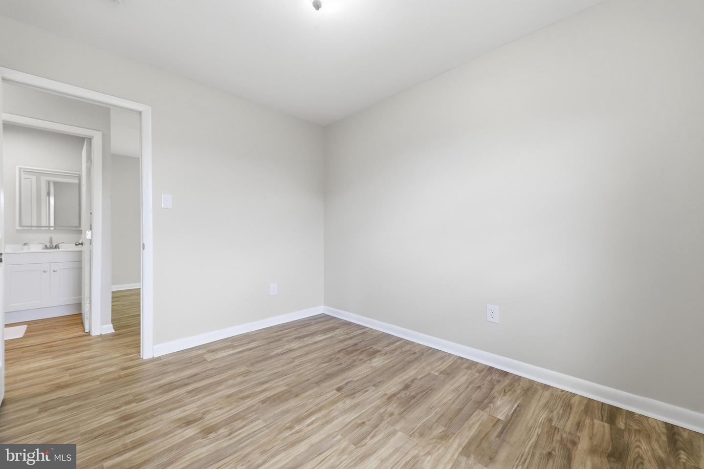 10802 Lincoln Ave Property Photo 19
