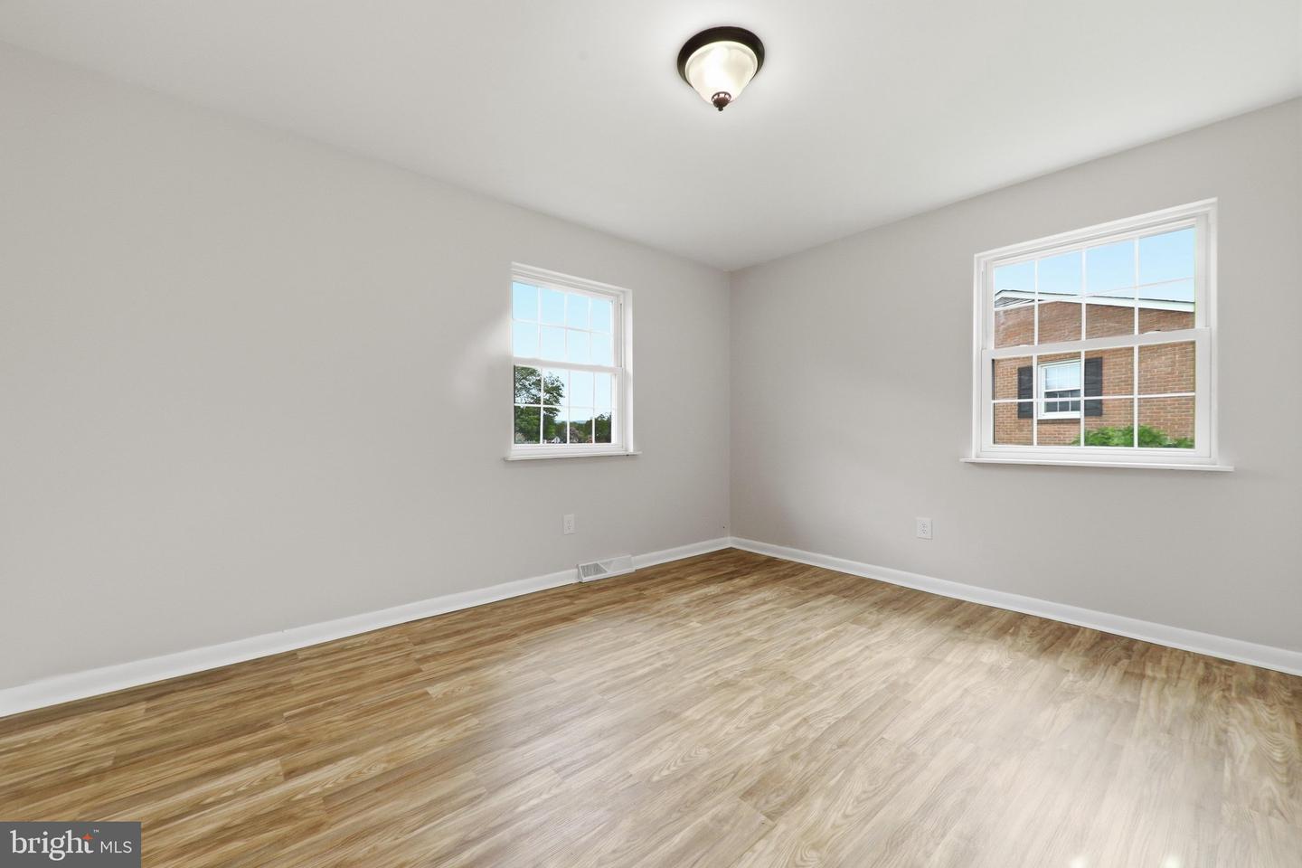 10802 Lincoln Ave Property Photo 20