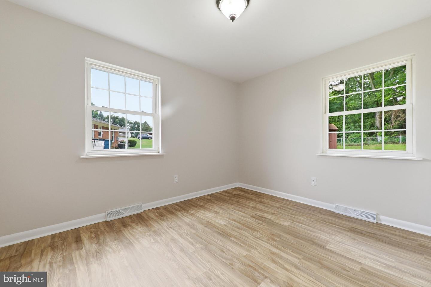 10802 Lincoln Ave Property Photo 25