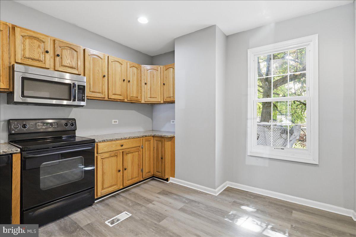 12 Madison Ave Property Photo 7