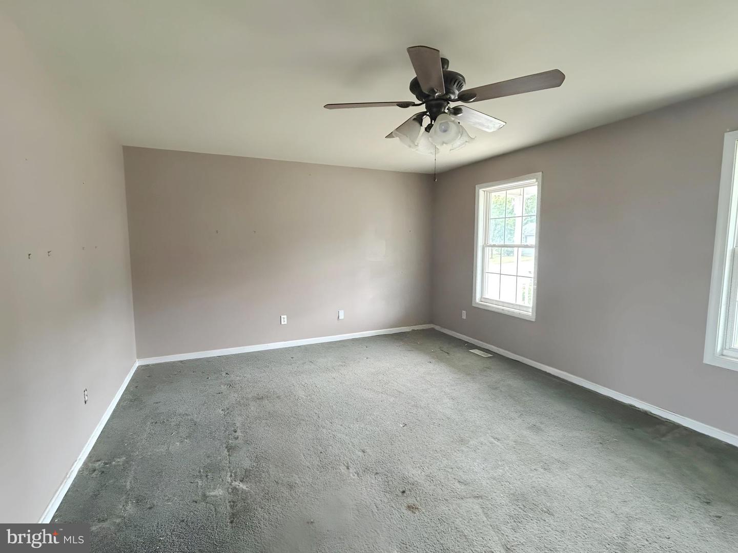 957 Kasinof Ave Property Photo 3