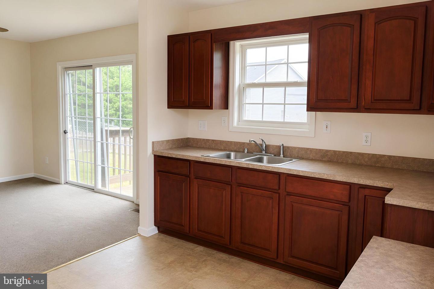 957 Kasinof Ave Property Photo 5