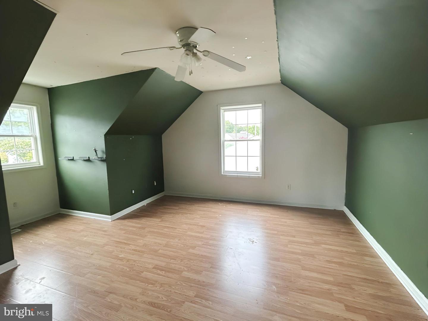 957 Kasinof Ave Property Photo 11