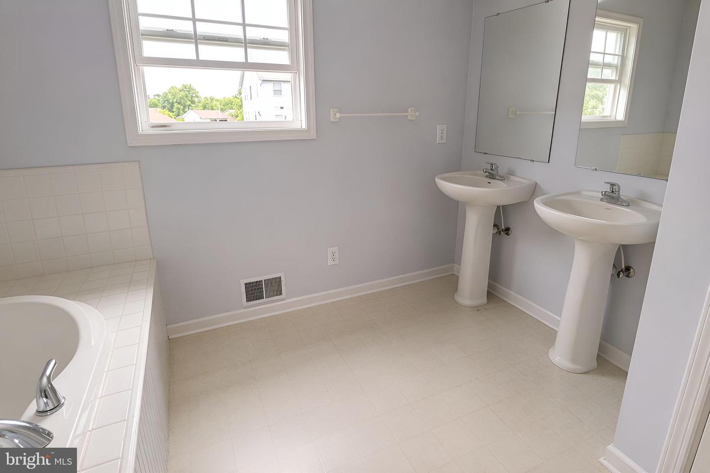 957 Kasinof Ave Property Photo 17