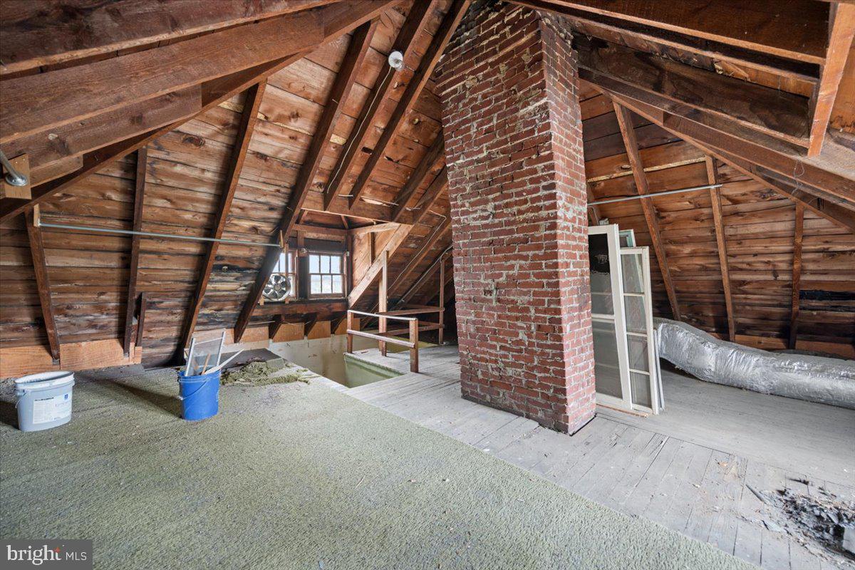 901 Dewey Ave Property Photo 39