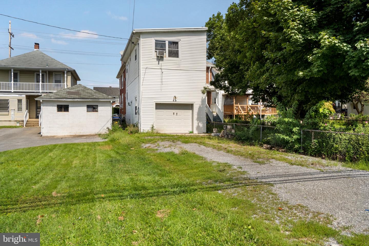 193 W Wilson Blvd Property Photo 27