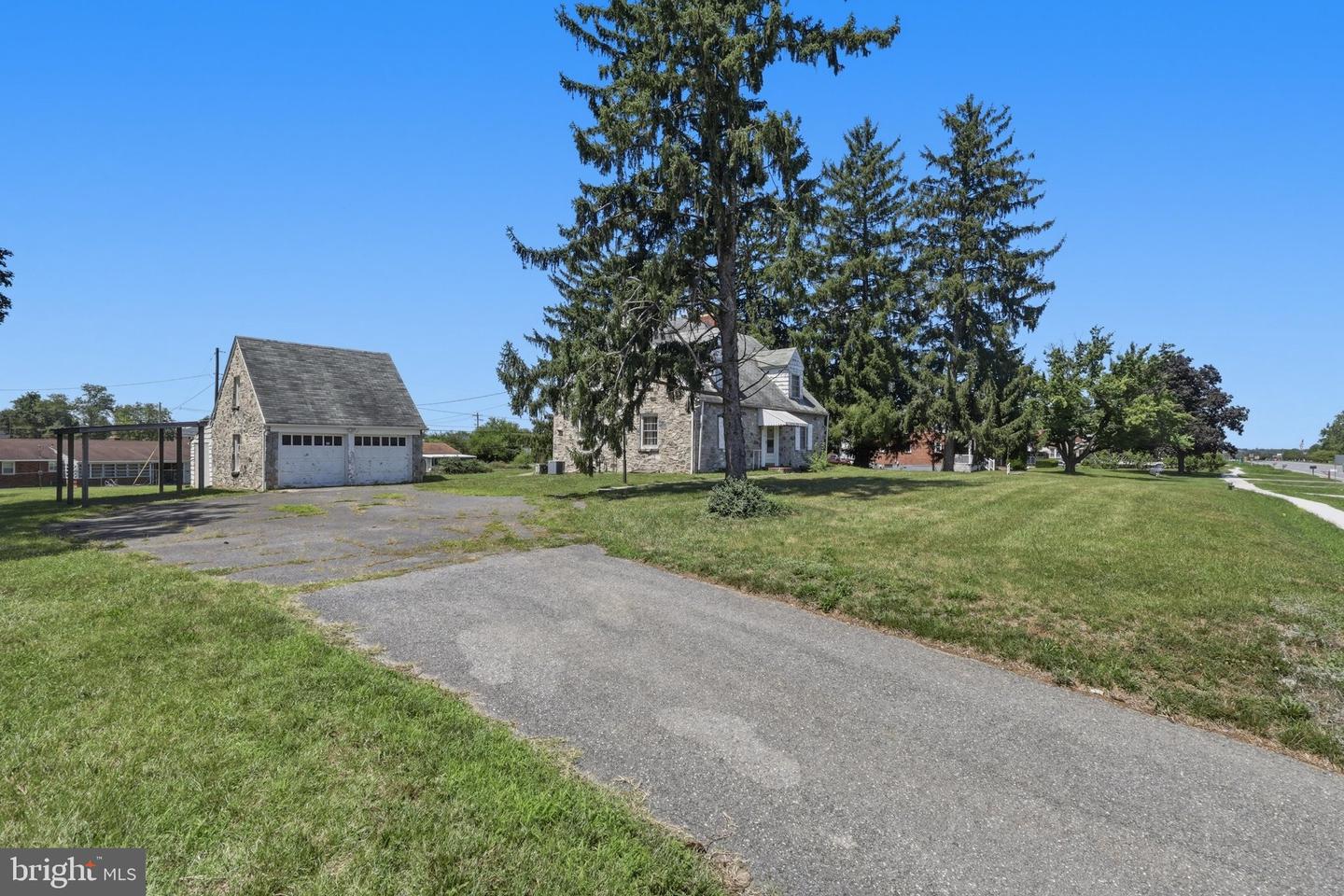 1619 Dual Hwy Property Photo 4