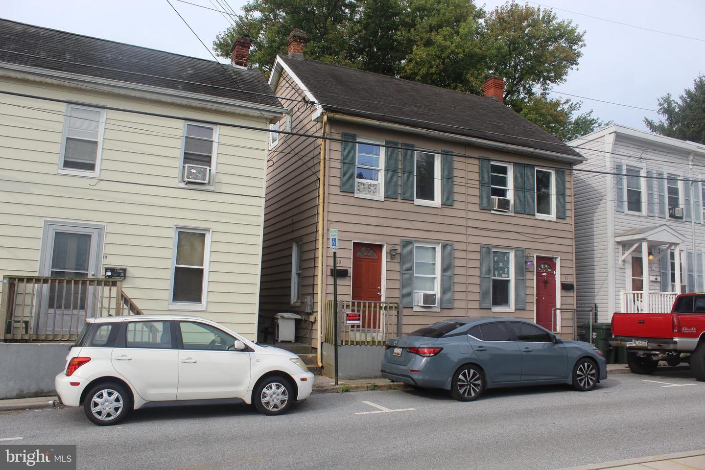 19 GARLINGER AVE Property Photo 1