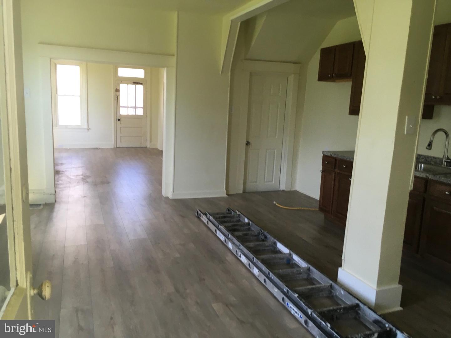 244 Mulberry St Property Photo 3