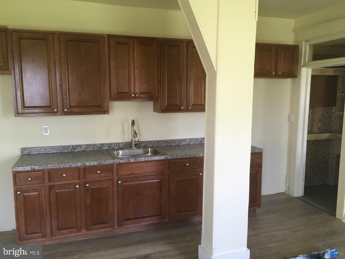 244 Mulberry St Property Photo 4