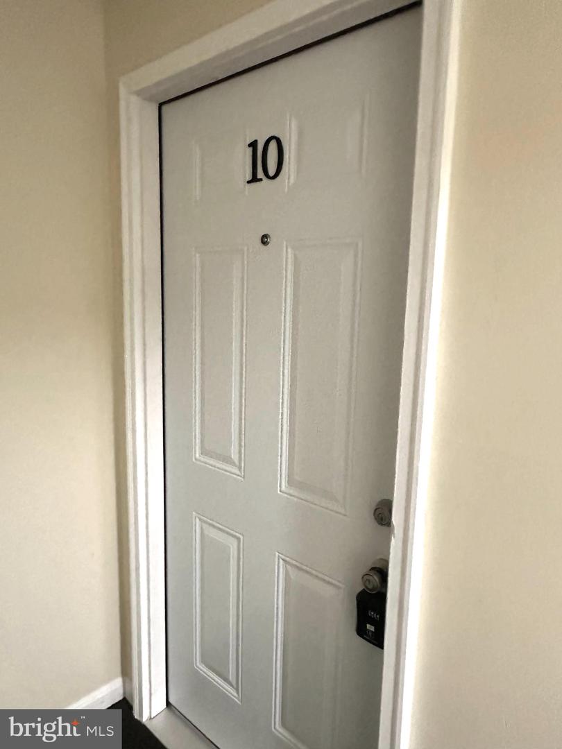 64 W Antietam St #apt. 10 Property Photo 4