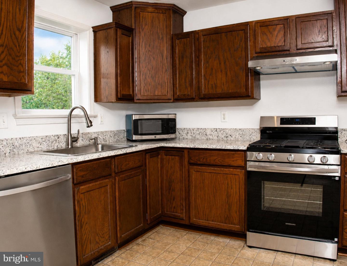 12113 Fallen Timbers Cir Property Photo 5